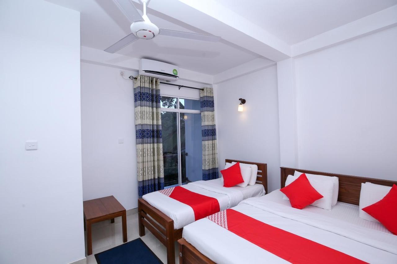 Oyo 438 Sarala Residence Hotel 康提 外观 照片