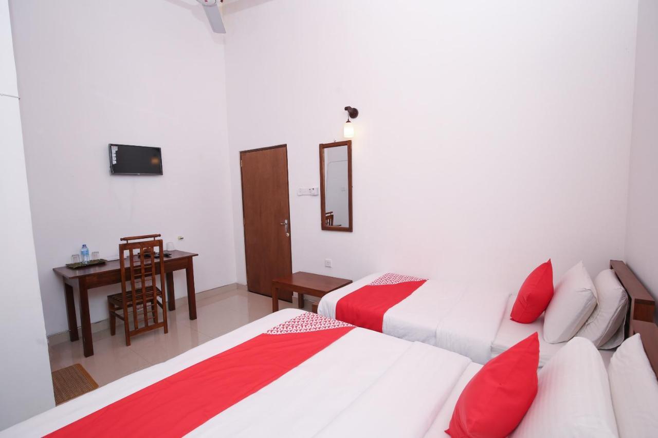 Oyo 438 Sarala Residence Hotel 康提 外观 照片