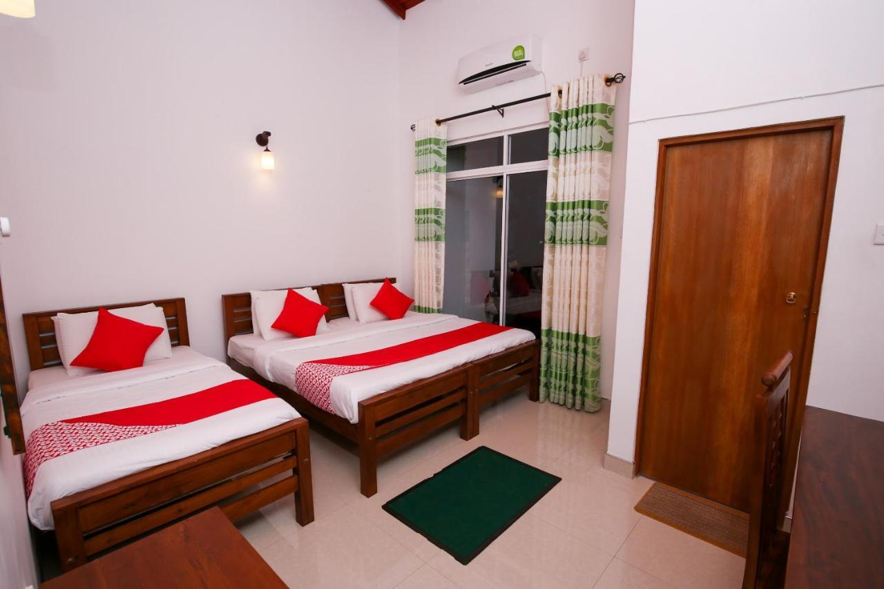 Oyo 438 Sarala Residence Hotel 康提 外观 照片