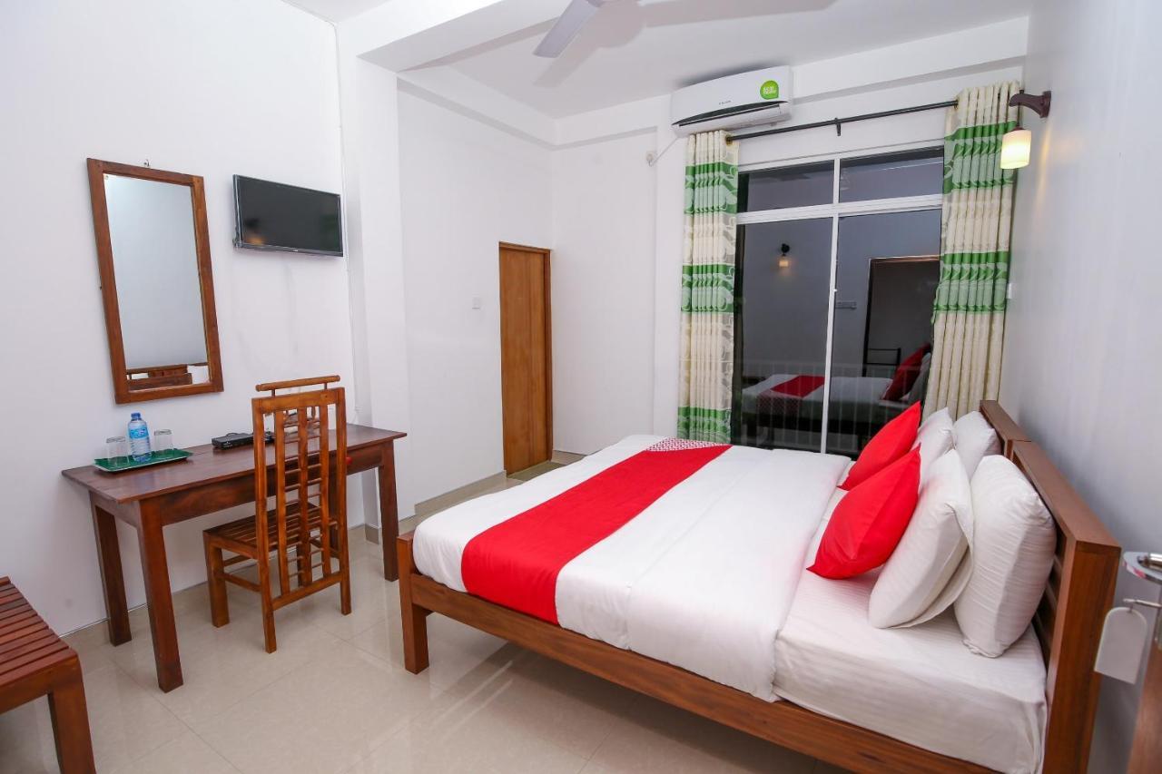 Oyo 438 Sarala Residence Hotel 康提 外观 照片