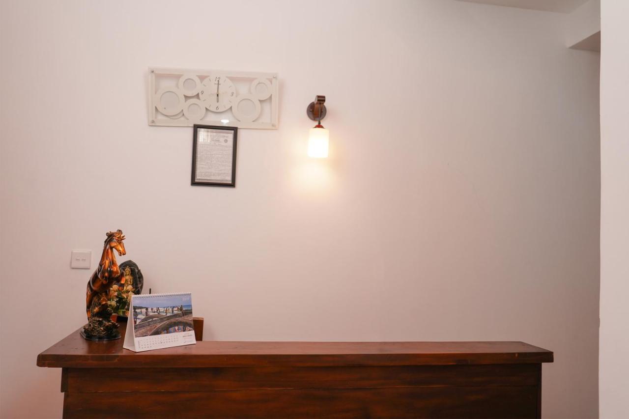 Oyo 438 Sarala Residence Hotel 康提 外观 照片
