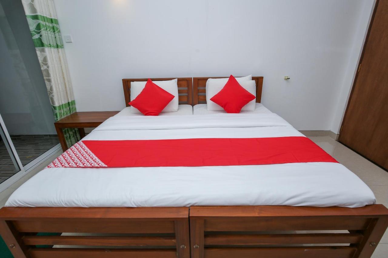 Oyo 438 Sarala Residence Hotel 康提 外观 照片