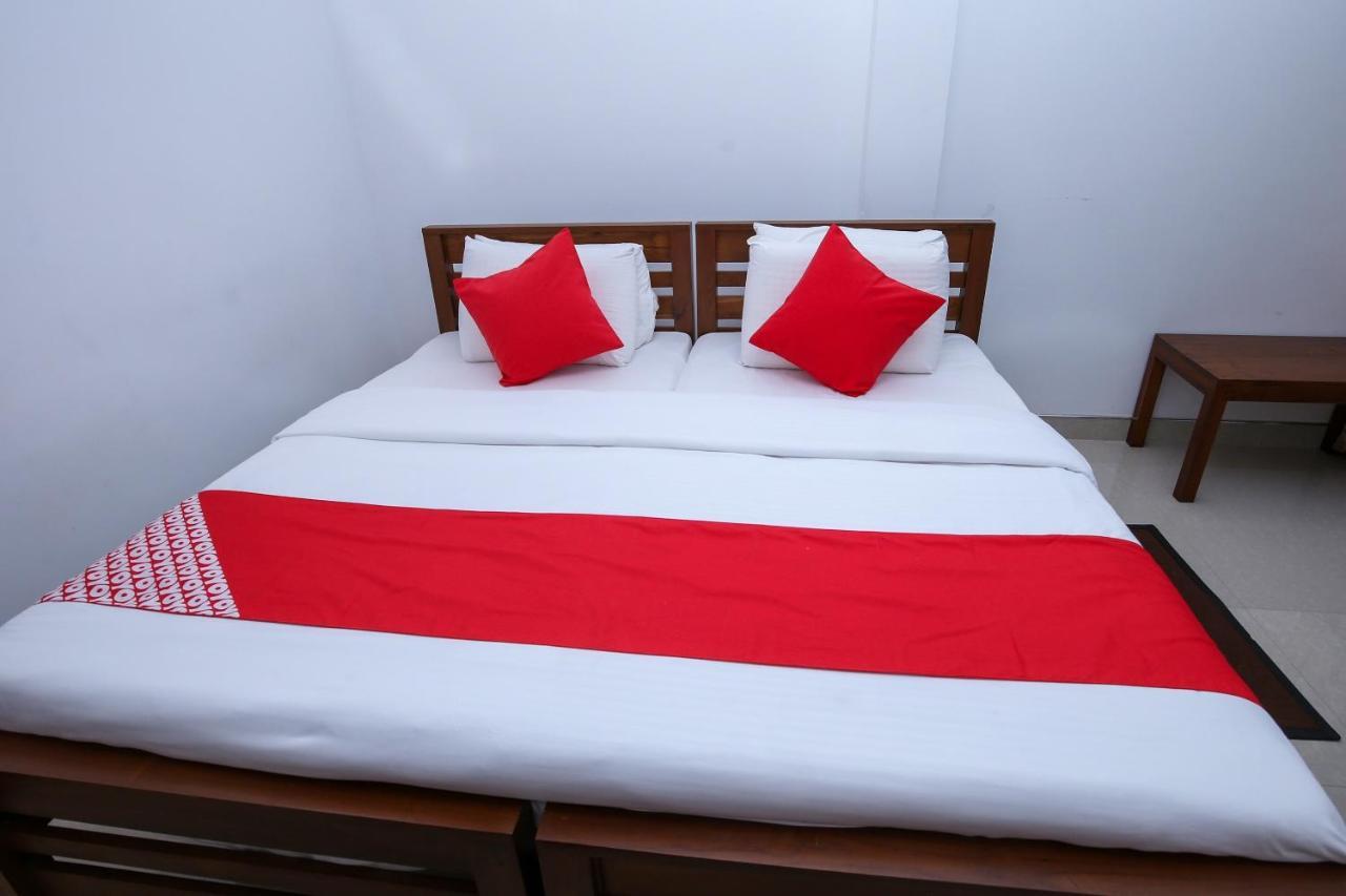 Oyo 438 Sarala Residence Hotel 康提 外观 照片