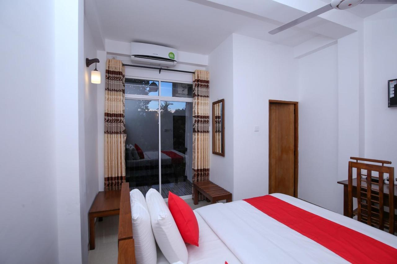 Oyo 438 Sarala Residence Hotel 康提 外观 照片