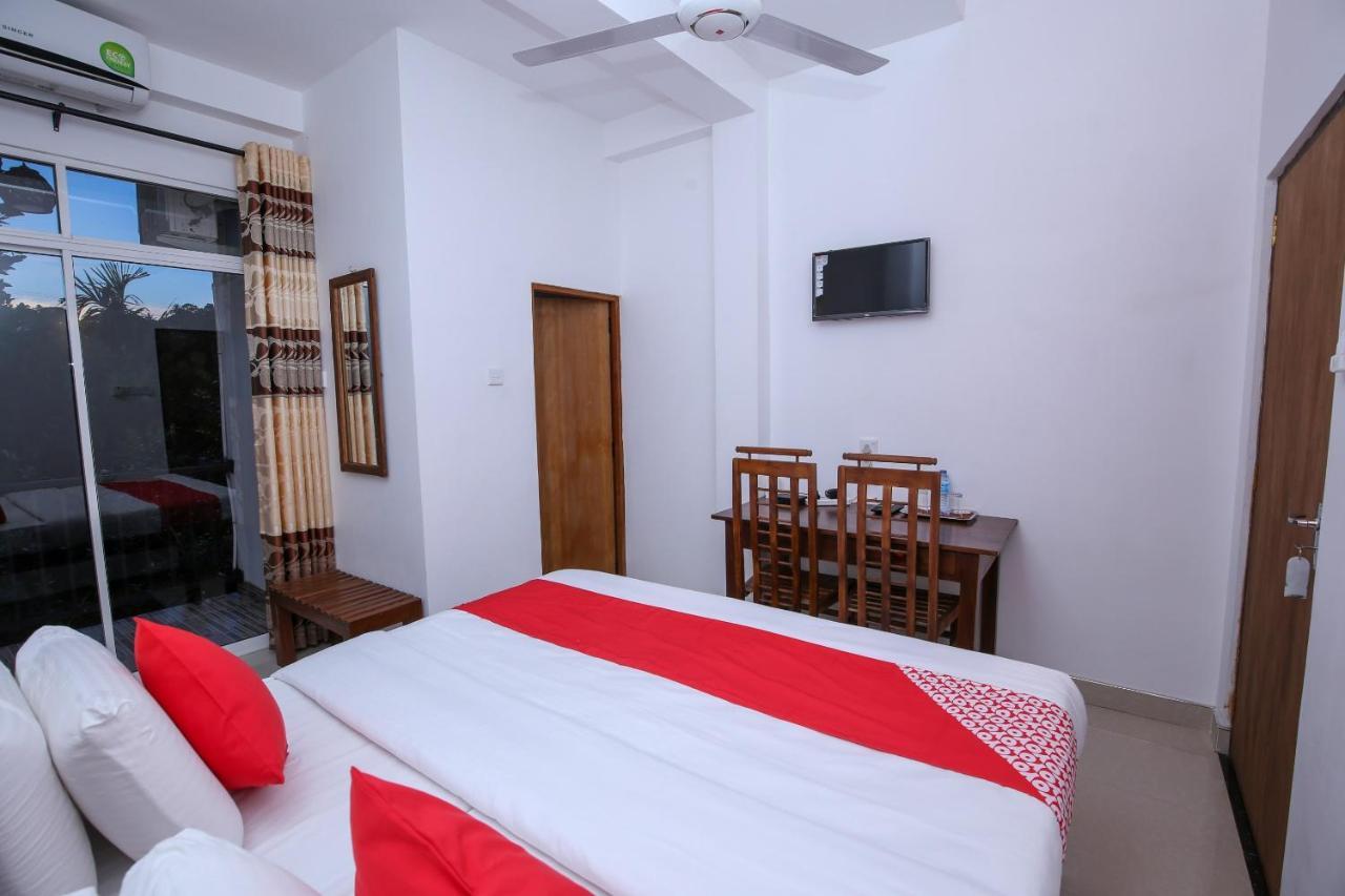 Oyo 438 Sarala Residence Hotel 康提 外观 照片