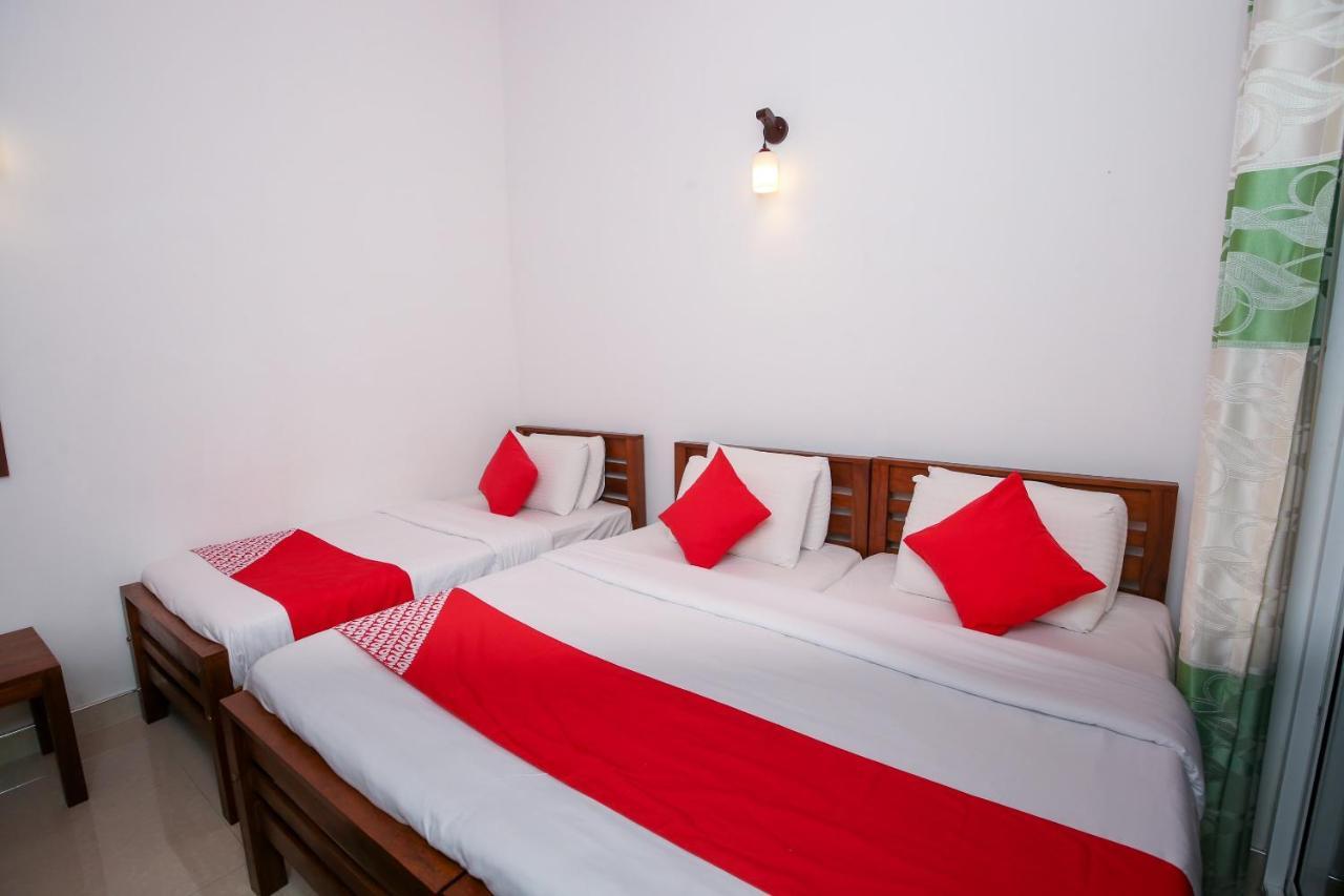 Oyo 438 Sarala Residence Hotel 康提 外观 照片