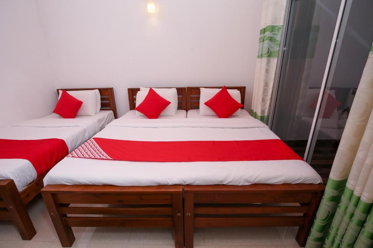 Oyo 438 Sarala Residence Hotel 康提 外观 照片