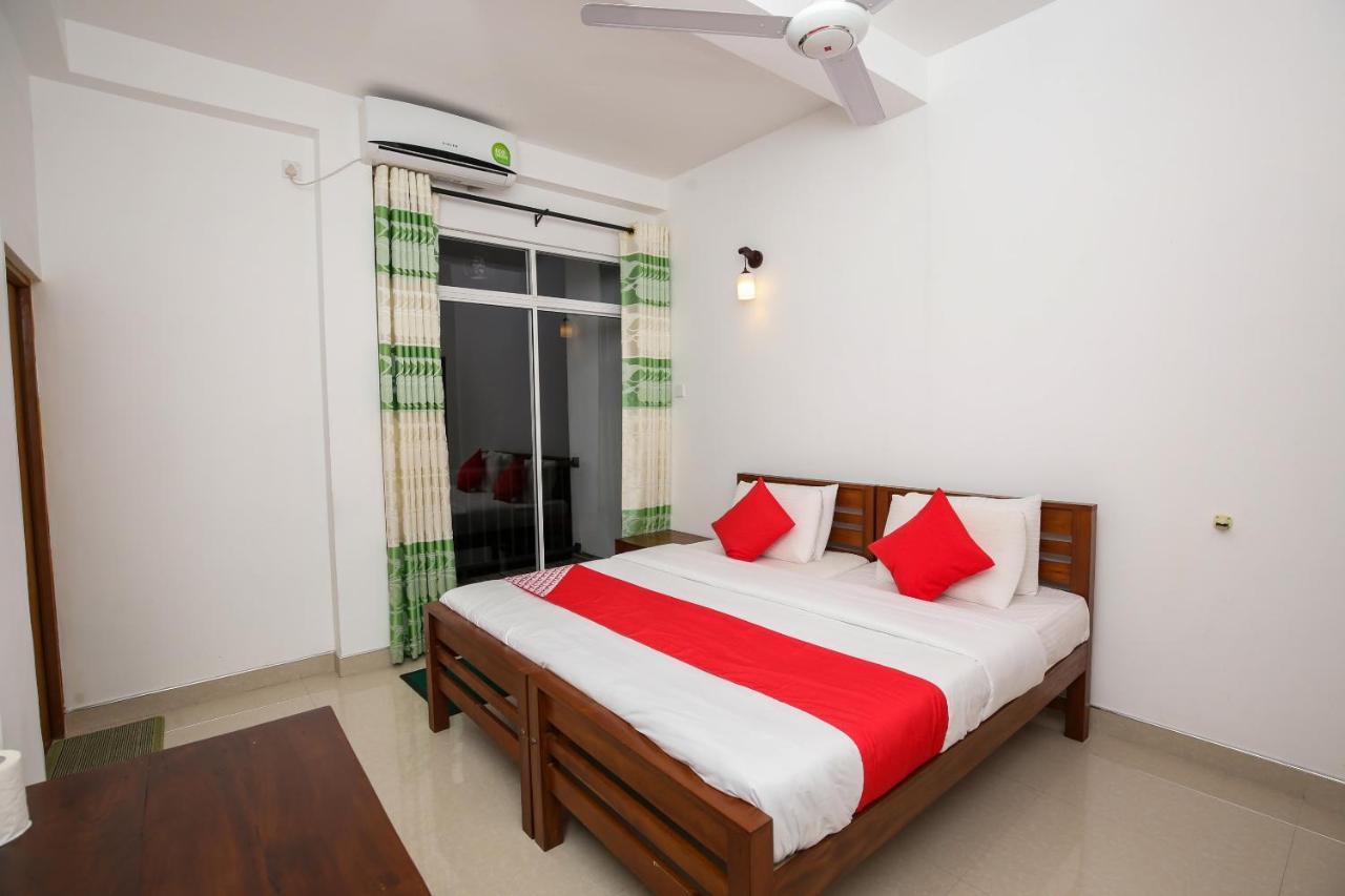 Oyo 438 Sarala Residence Hotel 康提 外观 照片